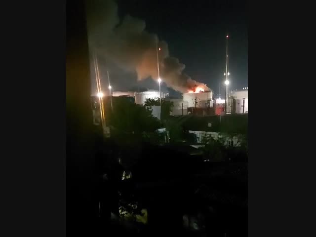 Пожар в порту Новороссийска после атаки дронов