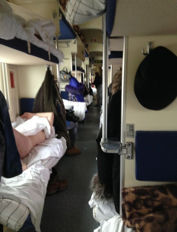 Порно видео Спящие без трусов в поезде. Смотреть видео Спящие без трусов в поезде онлайн