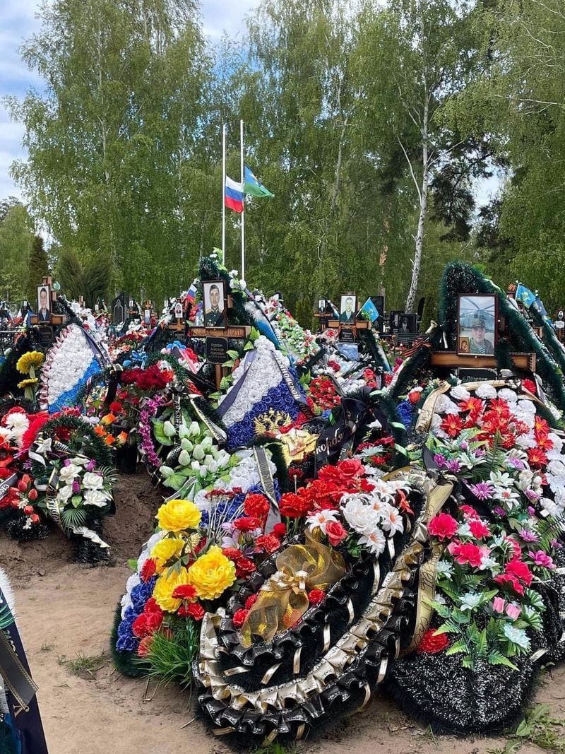 приносят цветы на могилу солдата к разбитому доту фото 86