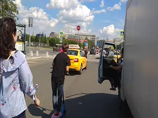 Женщина напала на таксиста в Москве