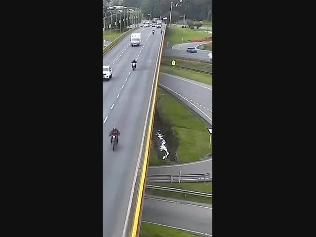 Велосипедист сбит фургоном