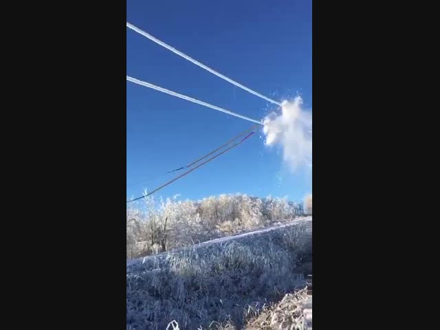 Очистка проводов от налипшего льда