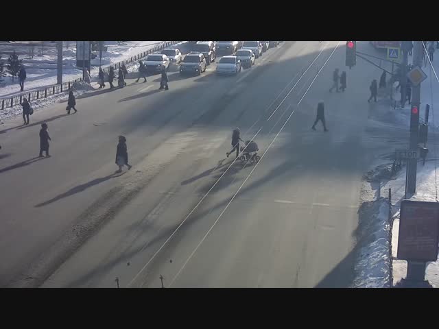 В Омске автомобилистка на «Мерседесе» сбила пенсионерку.