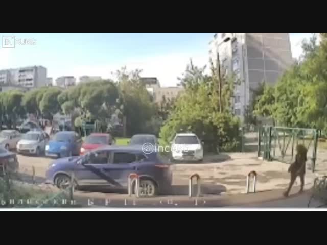 Трое неизвестных напали с ножом на подростка в Екатеринбурге