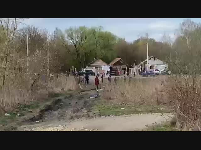 Цыгане устроили массовый махач жителям деревни Нижняя Лужна в Орловской области