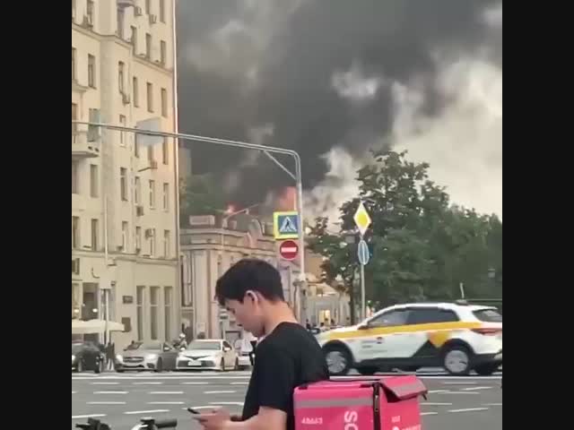 В центре Москвы сгорел легендарный ресторан «Пушкинъ»