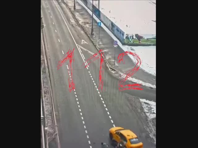 В Москве на Волоколамском шоссе столкнулись два автомобиля такси