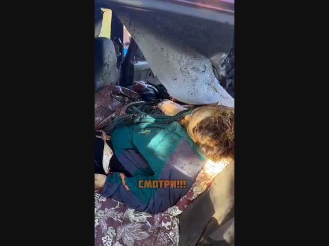 Украинский FPV-дрон влетел в автомобиль, в котором ехали 4 женщины