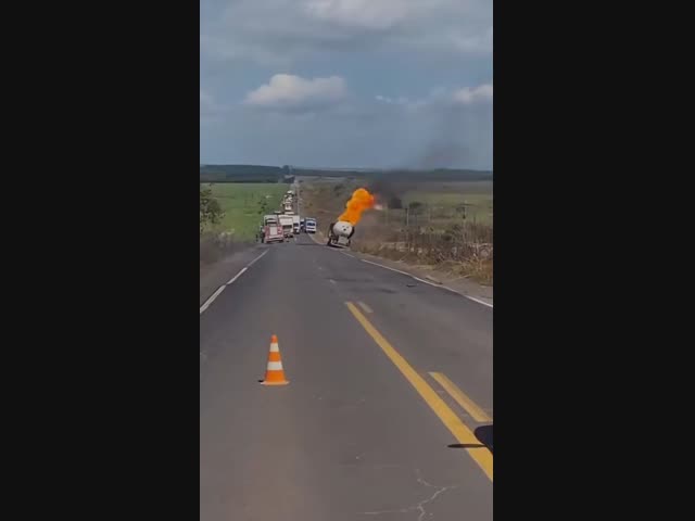 Взрыв бензовоза в Бразилии