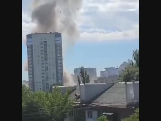 Прилет сразу нескольких ракет в Киев
