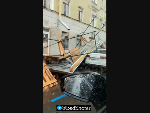 В Санкт - Петербурге ветренно