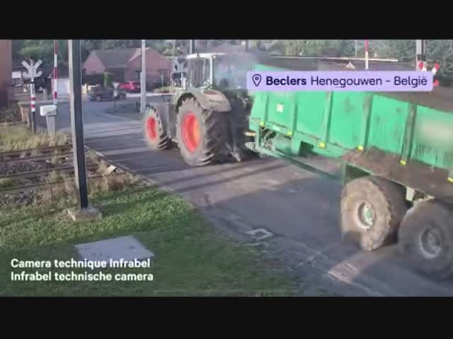 Случай на жд переезде в Бельгии